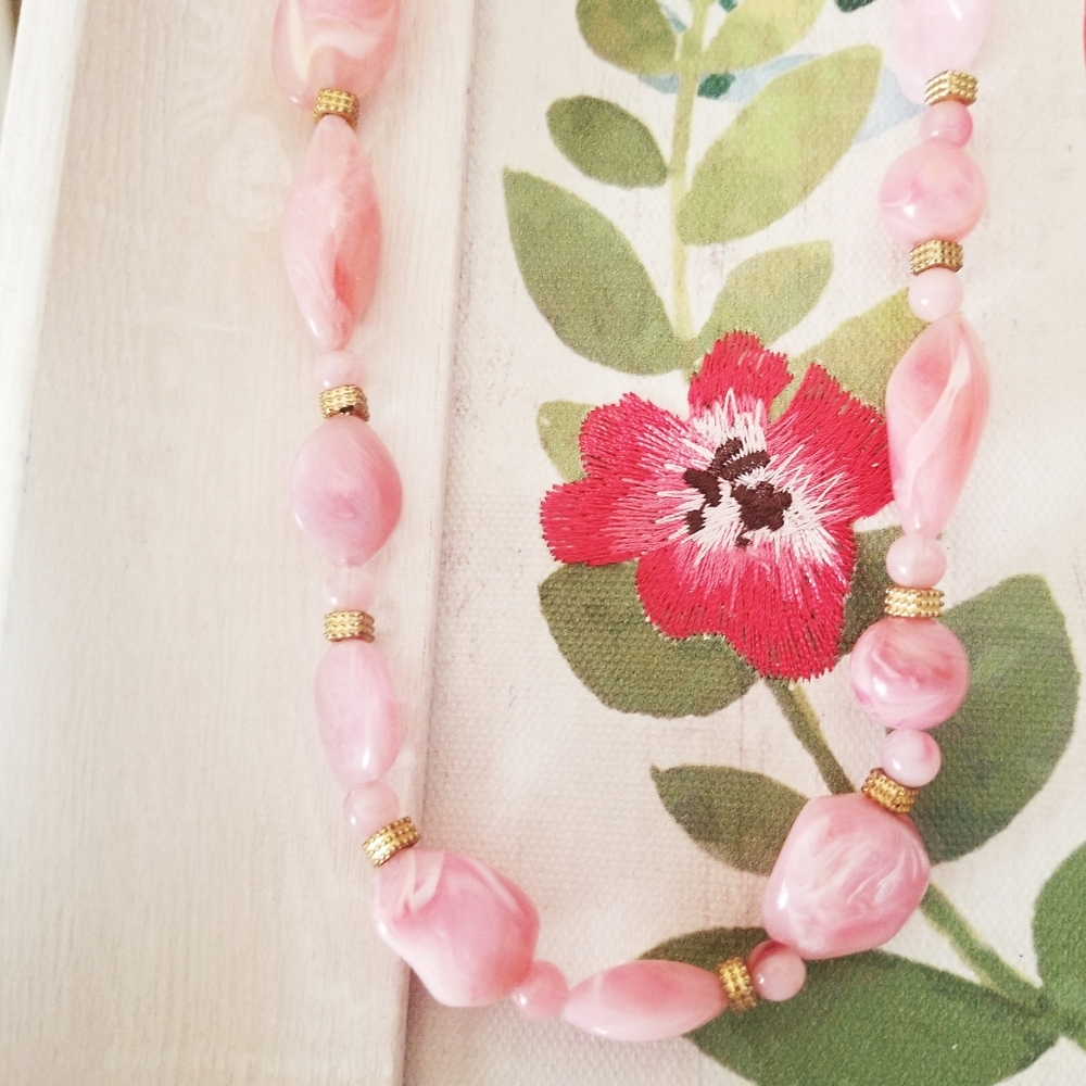 SOLD Vintage baby pink beaded costume necklace - Picture 2 of 6